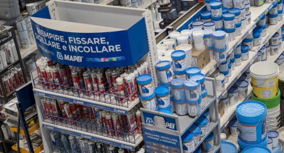 cambiluigiedilizia-scaffali-negozio2-r9t7t4k61afuqh5eeomrksq39dgr1cebhk7rgvrwc0